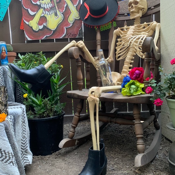 Boots - Picture 3 of 9